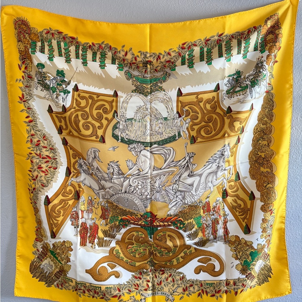 Hermès Carré 90 LE PARADIS DU ROY King's Paradise Scarf Silk
Yellow